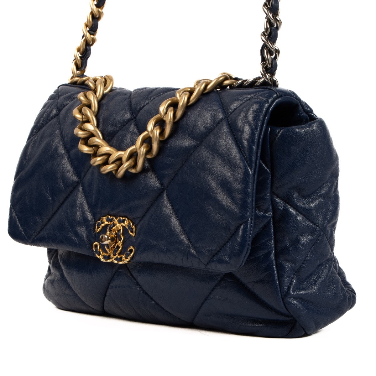 Shop safe online at Labellov in Antwerp, Brussels and Knokke this 100% authentic second hand Chanel Blue Shiny Goatskin Crossbody Medium 19 Crossbody