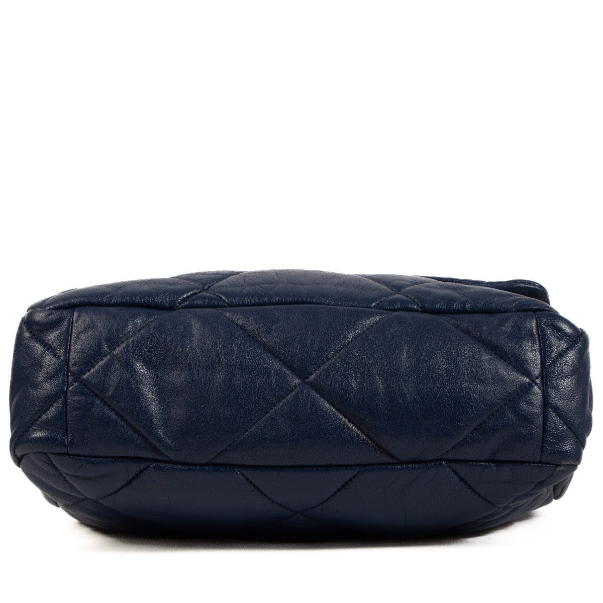 Shop safe online at Labellov in Antwerp, Brussels and Knokke this 100% authentic second hand Chanel Blue Shiny Goatskin Crossbody Medium 19 Crossbody