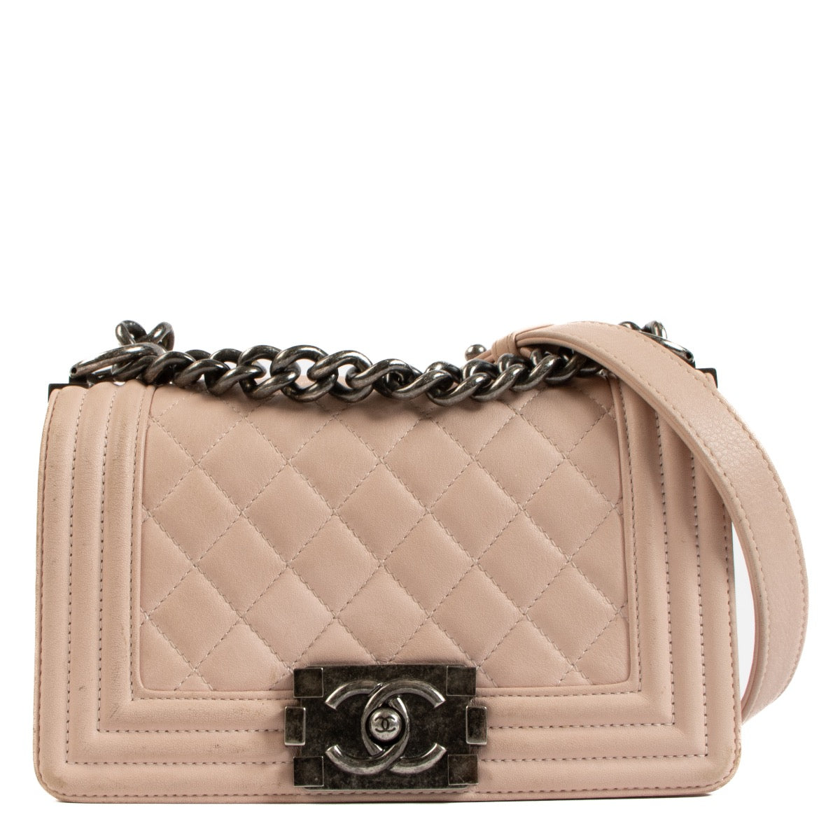 Shop safe online at Labellov in Antwerp, Brussels and Knokke this 100% authentic second hand Chanel Pink Quilted Calfskin Small Boy Bag
