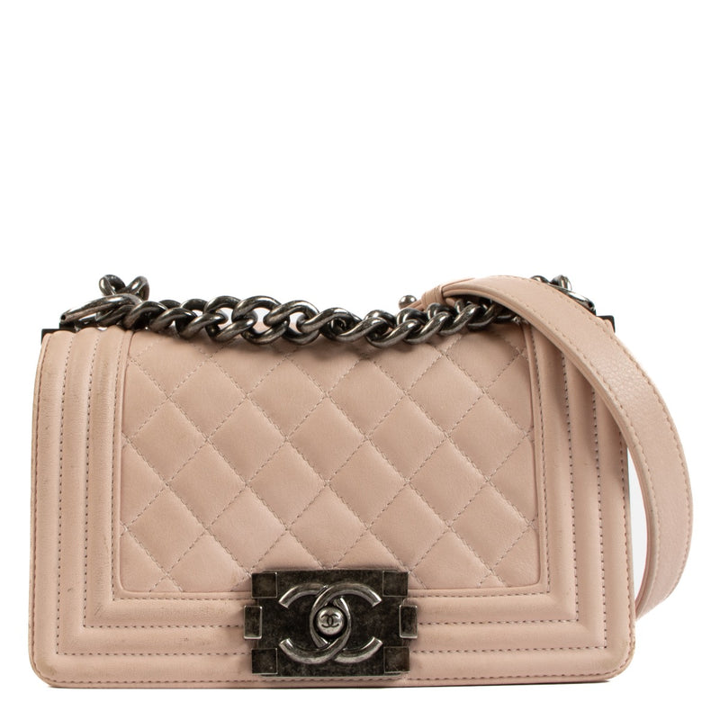Shop safe online at Labellov in Antwerp, Brussels and Knokke this 100% authentic second hand Chanel Pink Quilted Calfskin Small Boy Bag