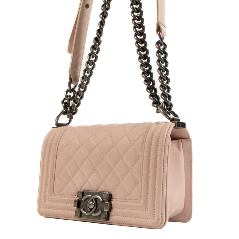 Shop safe online at Labellov in Antwerp, Brussels and Knokke this 100% authentic second hand Chanel Pink Quilted Calfskin Small Boy Bag