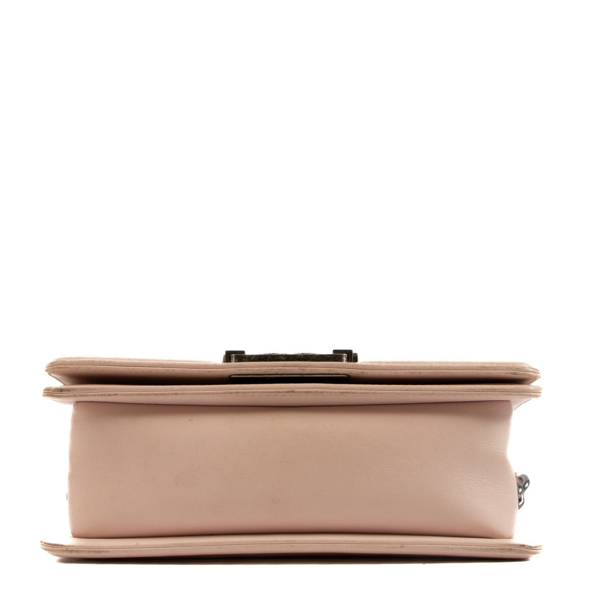 Shop safe online at Labellov in Antwerp, Brussels and Knokke this 100% authentic second hand Chanel Pink Quilted Calfskin Small Boy Bag