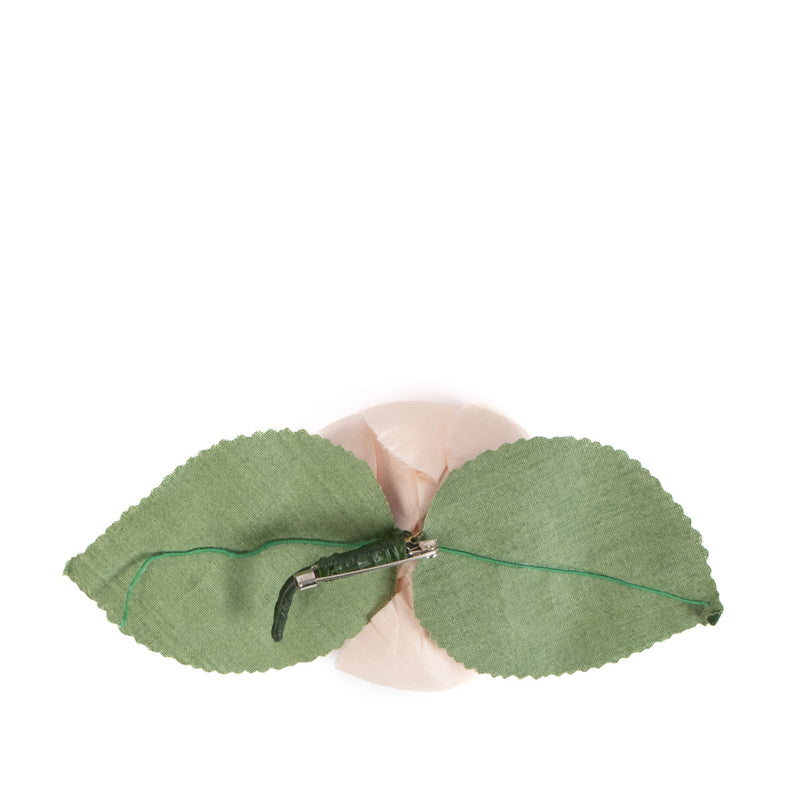 Chanel roze cameliabroche