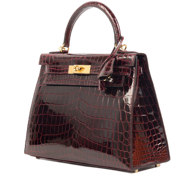100% authentic Hermès Kelly II 28 Sellier Bordeaux Crocodile Niloticus Lisse GHW available exclusively at Labellov best resell website in Antwerp, Brussels, Knokke. We offer worldwide shipping.
