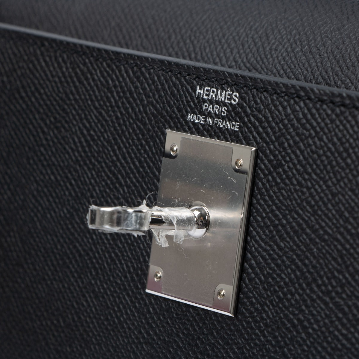 Hermès 2023 Kelly 28 Logo Detail