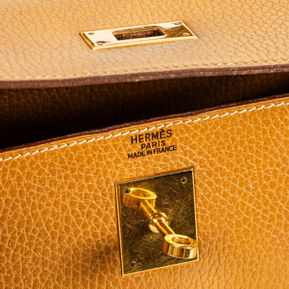 Hermès 1997 Kelly Sellier 32 Naturel Sable Veau Ardennes Logo Stamp