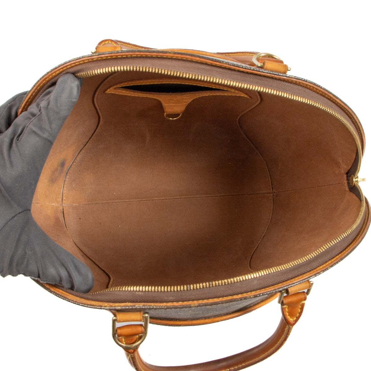 Shop safe online at Labellov in Antwerp, Brussels and Knokke this 100% authentic second hand Louis Vuitton Monogram Canvas Ellipse MM Top Handle
