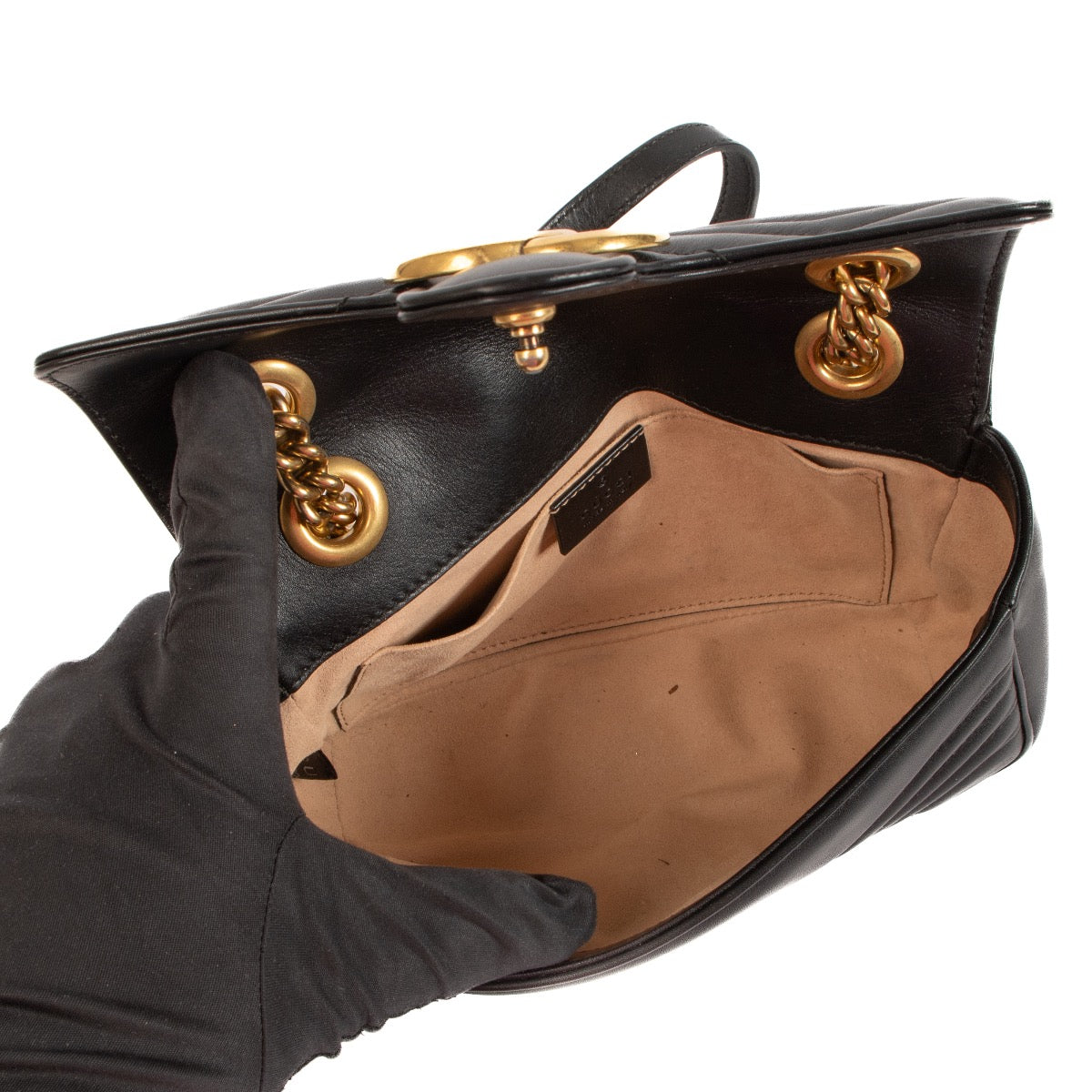 Shop safe online at Labellov in Antwerp, Brussels and Knokke this 100% authentic second hand Gucci GG Marmont Mini Black Leather Bag