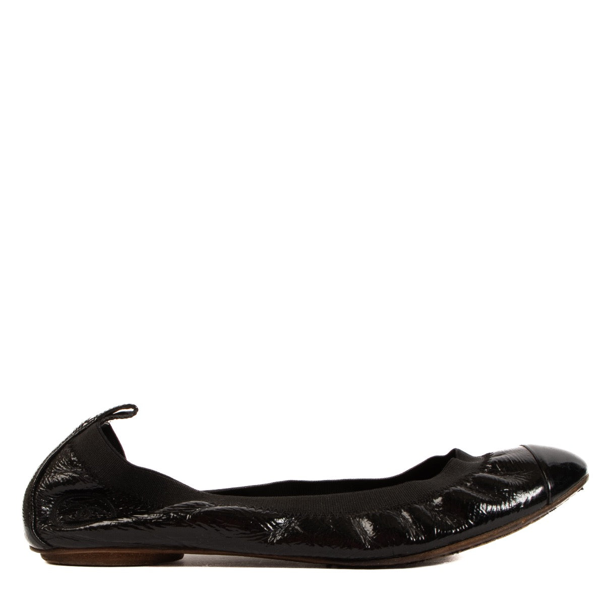 Shop safe online at Labellov in Antwerp, Brussels and Knokke these 100% authentic second hand Chanel Black Patent Leather Ballerina Flats - size 37,5