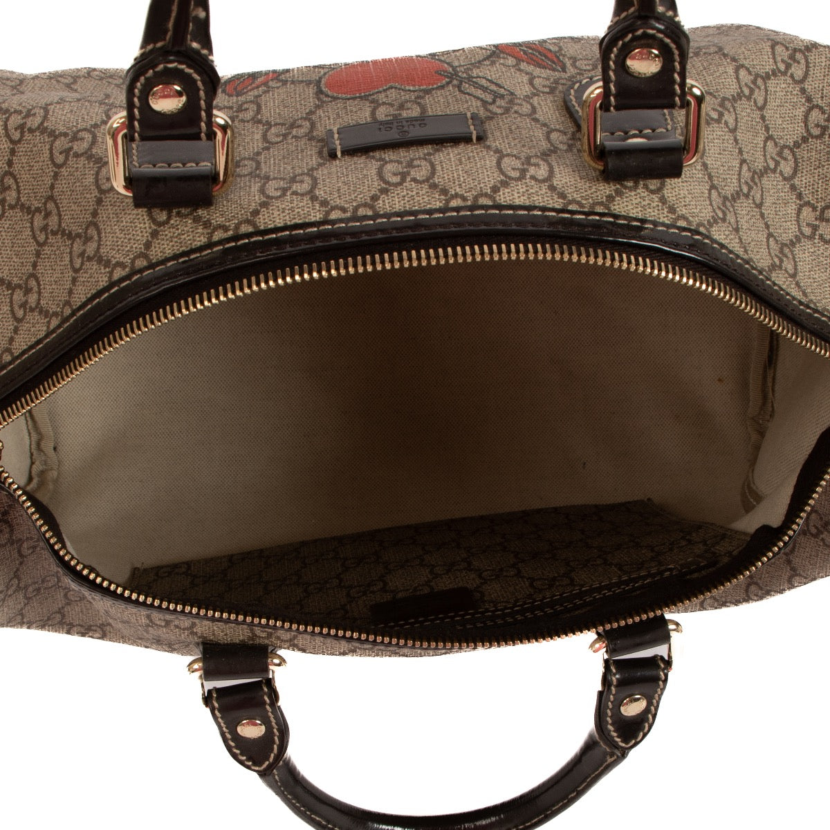 Shop safe online at Labellov in Antwerp, Brussels and Knokke this 100% authentic second hand Gucci Tattoo Heart Medium Joy Boston Bag