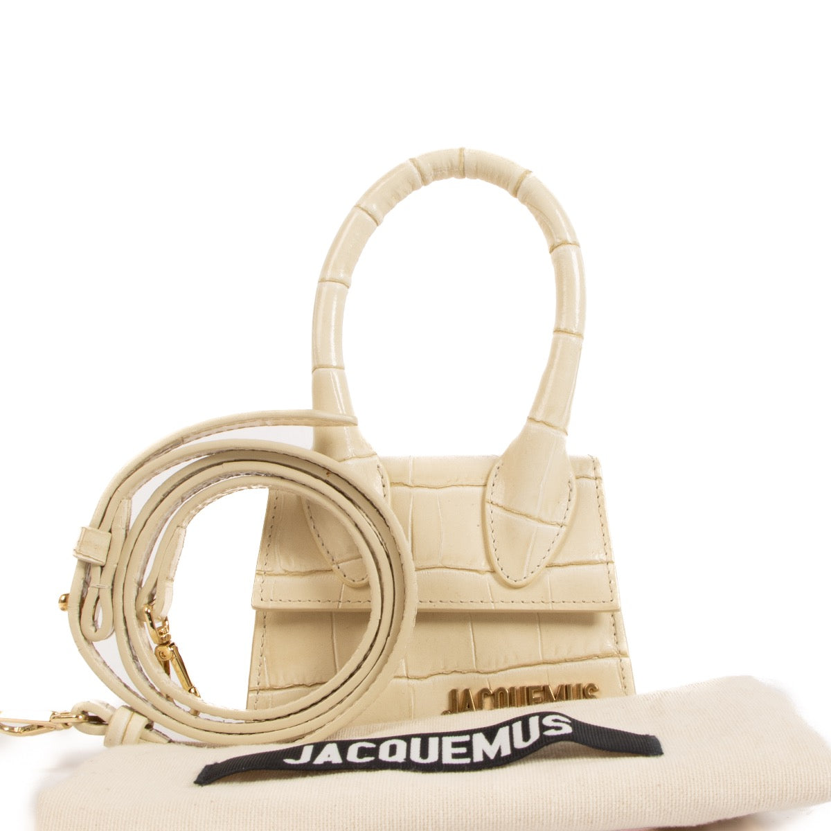Shop safe online at Labellov in Antwerp, Brussels and Knokke this 100% authentic second hand Jacquemus Ivory Leather Le Chiquito