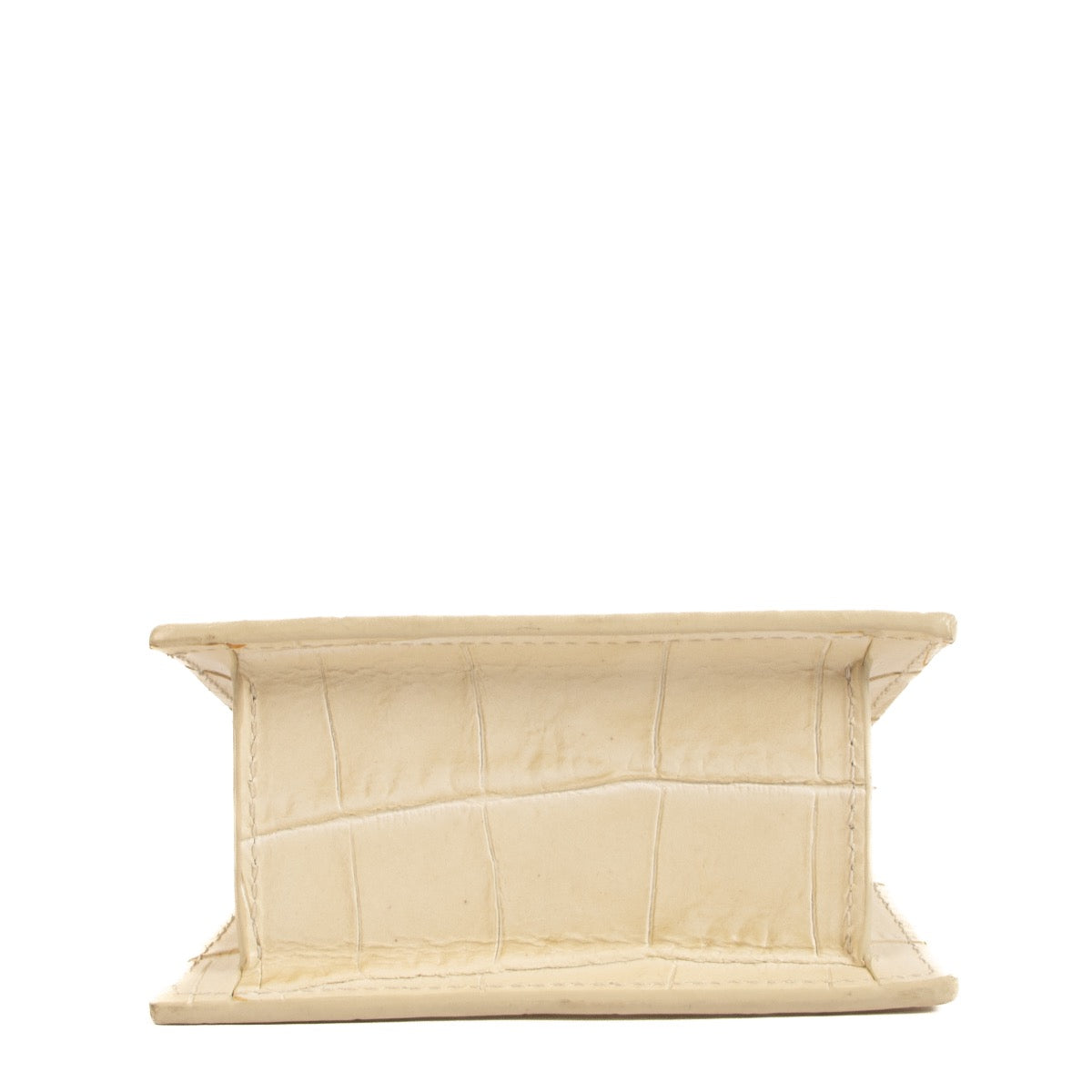 Shop safe online at Labellov in Antwerp, Brussels and Knokke this 100% authentic second hand Jacquemus Ivory Leather Le Chiquito