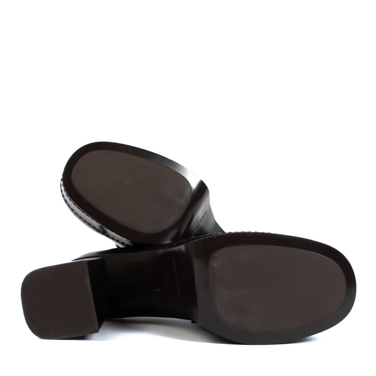 Buy an authentic Chloé Black Leather Bryanna Pumps on LabelLov.com
