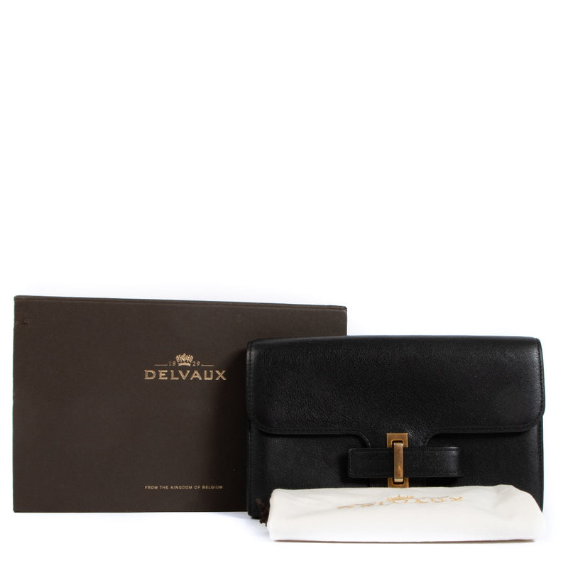 Buy authentic secondhand Delvaux wallet at the right price at LabelLOV vintage webshop. Safe and secure online shopping. Koop authentieke tweedehands Delvaux met juiste prijs bij LabelLOV.