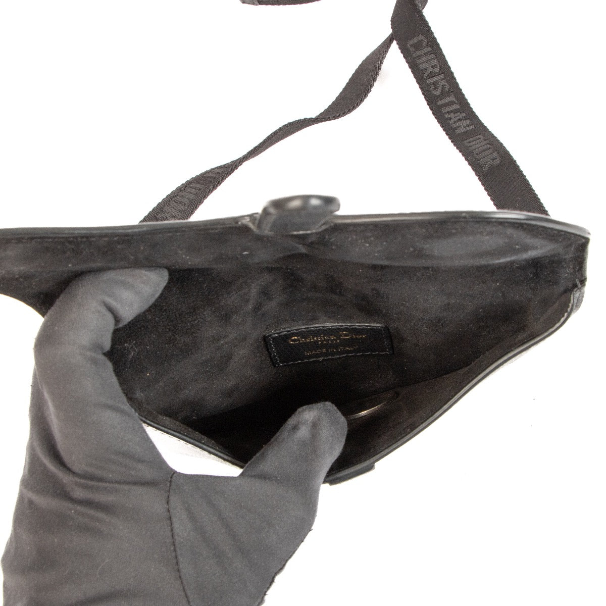 Shop safe online at Labellov in Antwerp, Brussels and Knokke this 100% authentic second hand Christian Dior Black Leather Saddle Belt Pouch
