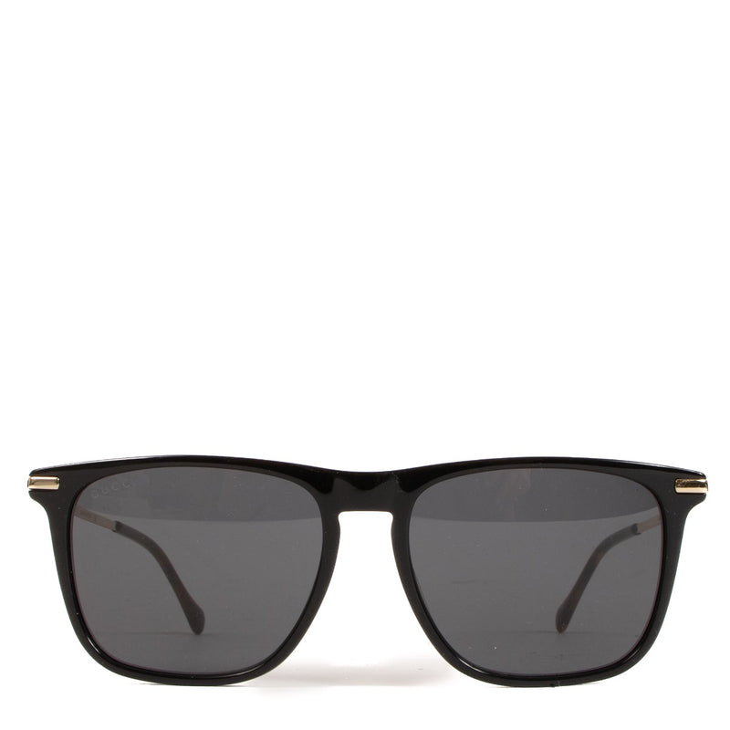Shop safe online at Labellov in Antwerp, Brussels and Knokke these 100% authentic second hand Gucci Black Acetate Sunglasses