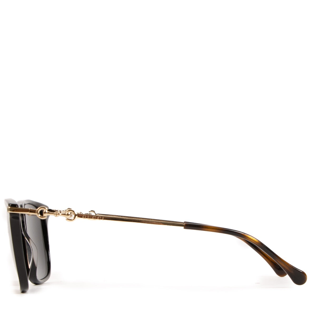 Shop safe online at Labellov in Antwerp, Brussels and Knokke these 100% authentic second hand Gucci Black Acetate Sunglasses