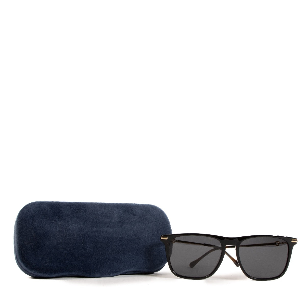 Shop safe online at Labellov in Antwerp, Brussels and Knokke these 100% authentic second hand Gucci Black Acetate Sunglasses