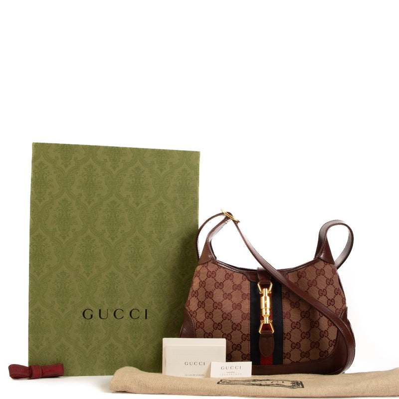 Shop safe online at Labellov in Antwerp, Brussels and Knokke this 100% authentic second hand Gucci Burgundy GG Supreme Canvas Small Jackie 1961