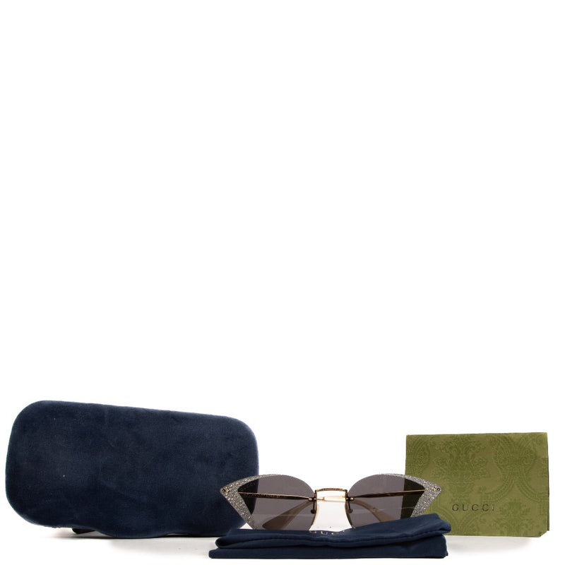 Shop safe online at Labellov in Antwerp, Brussels and Knokke these 100% authentic second hand Gucci Black Diamond Cat Eye Hollywood Forever Sunglasses