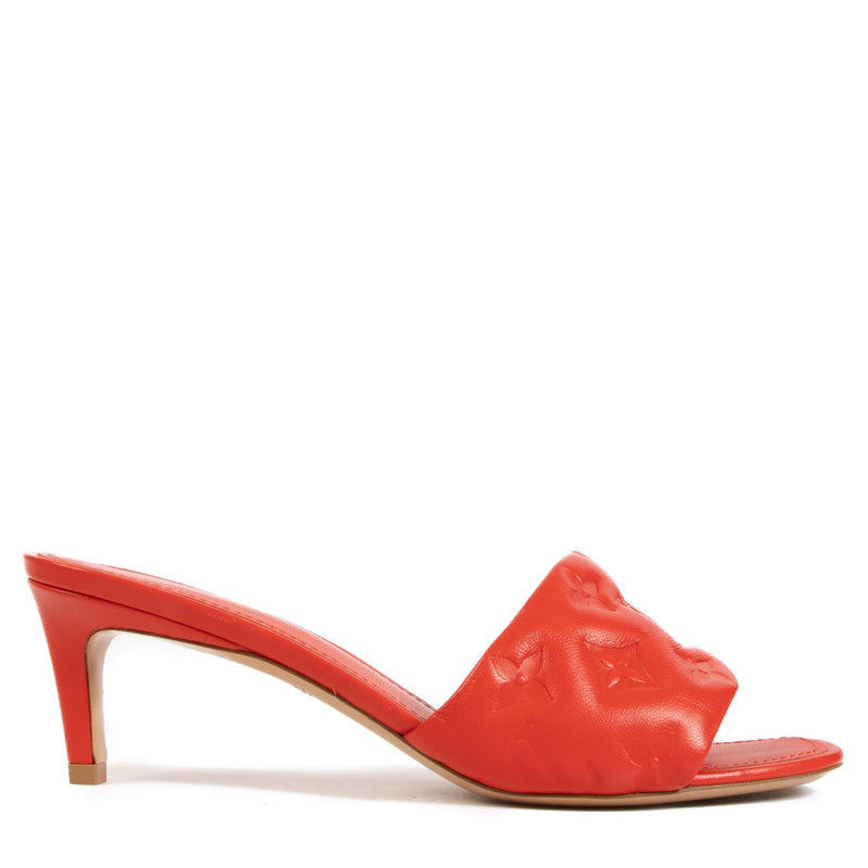 Shop safe online at Labellov in Antwerp, Brussels and Knokke these 100% authentic second hand Louis Vuitton Red Monogram Embossed Lambskin Revival Mules - size 38