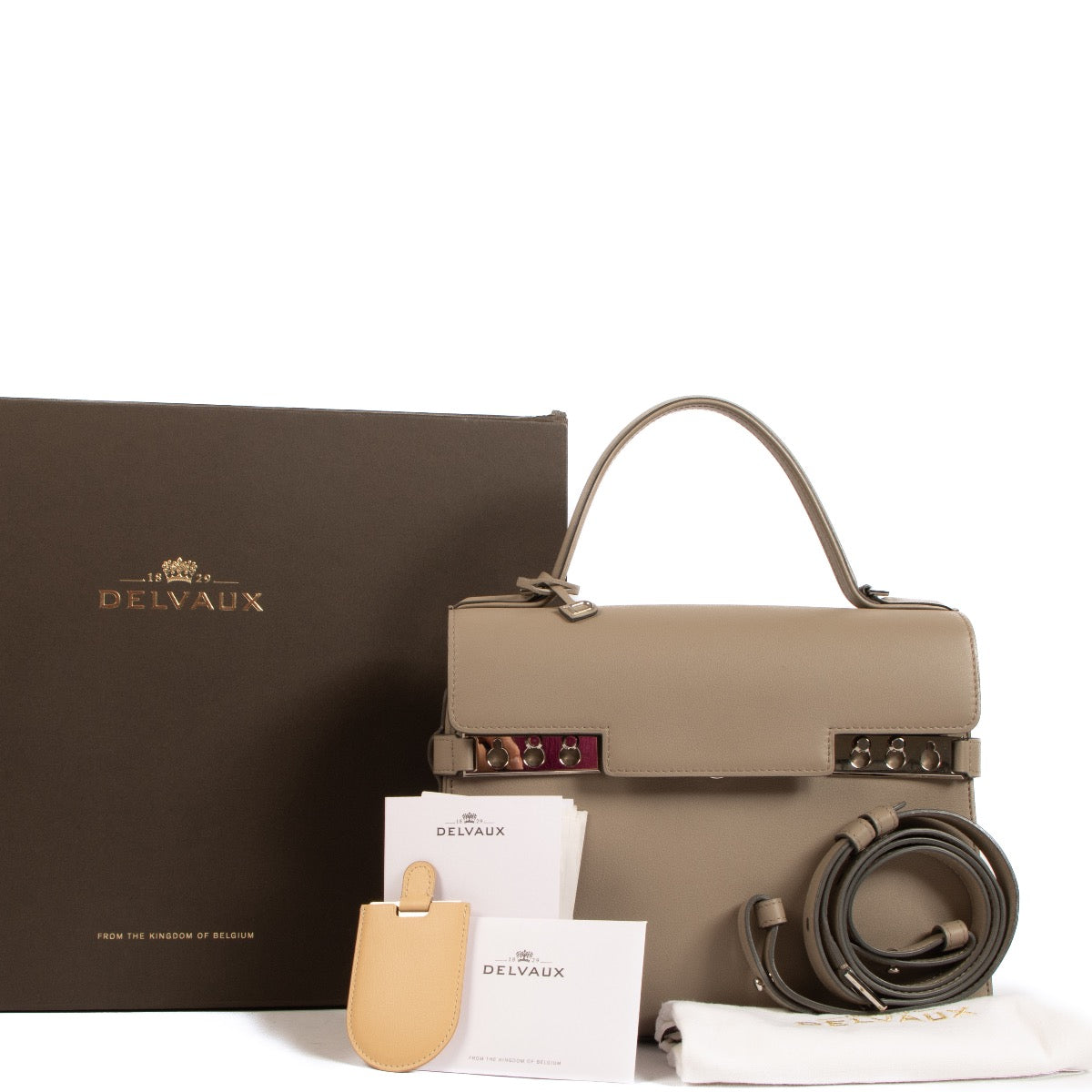 Shop safe online at Labellov in Antwerp, Brussels and Knokke this 100% authentic second hand Delvaux Tempête MM Tourterelle Supple Calf