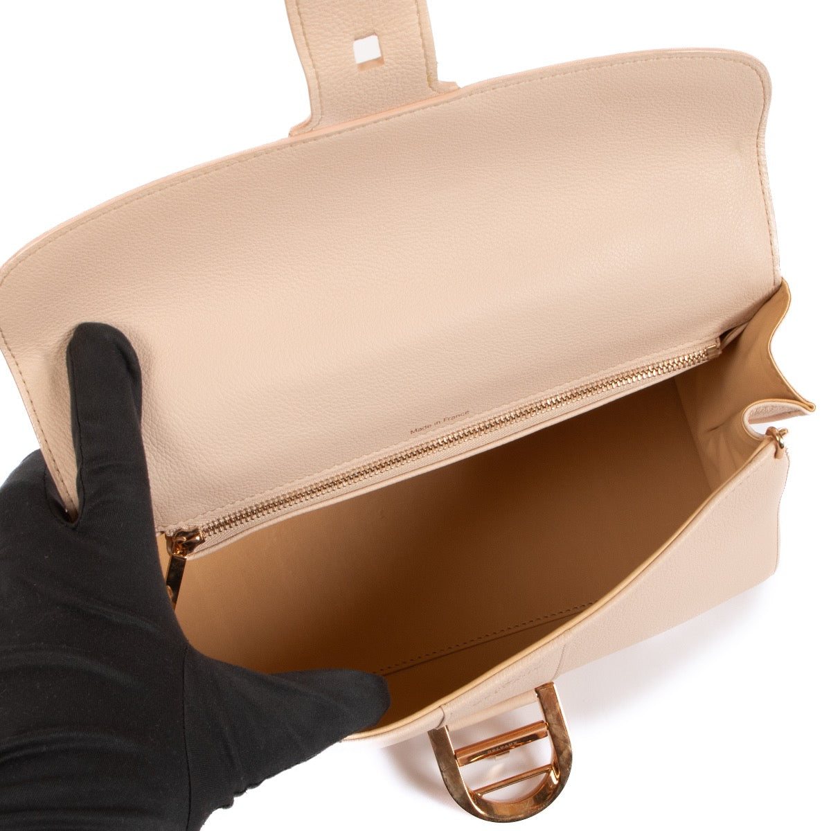 Shop safe online at Labellov in Antwerp, Brussels and Knokke this 100% authentic second hand Delvaux Nude Sellier Brillant East/West Mini Bag
