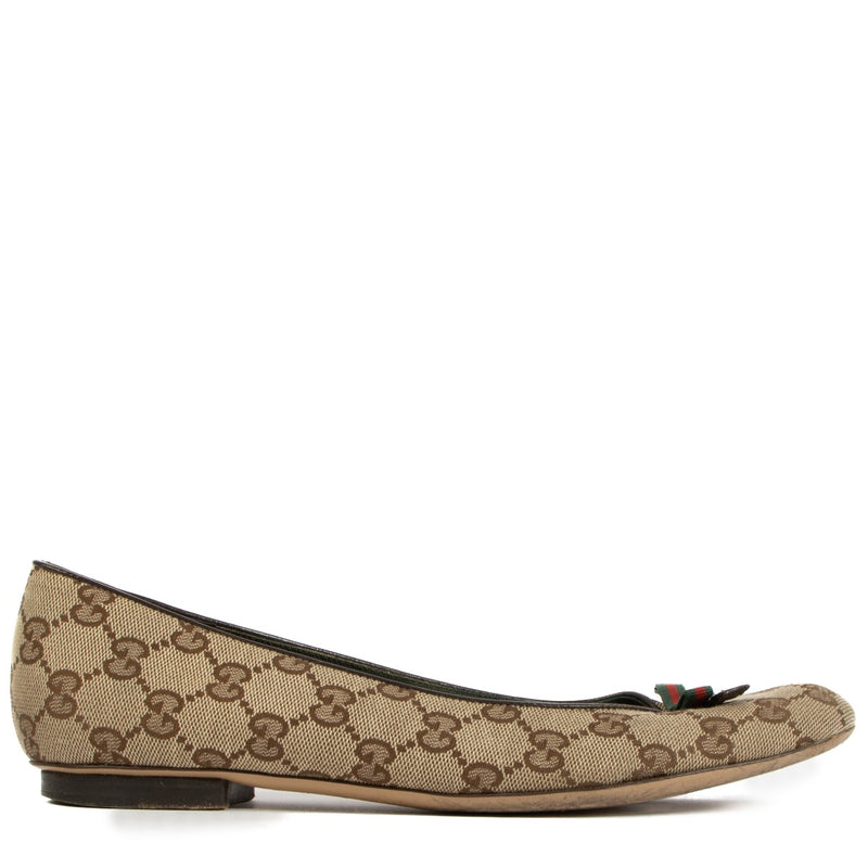 Shop safe online at Labellov in Antwerp, Brussels and Knokke these 100% authentic second hand Gucci GG Canvas Ballerina Flats - size 39,5