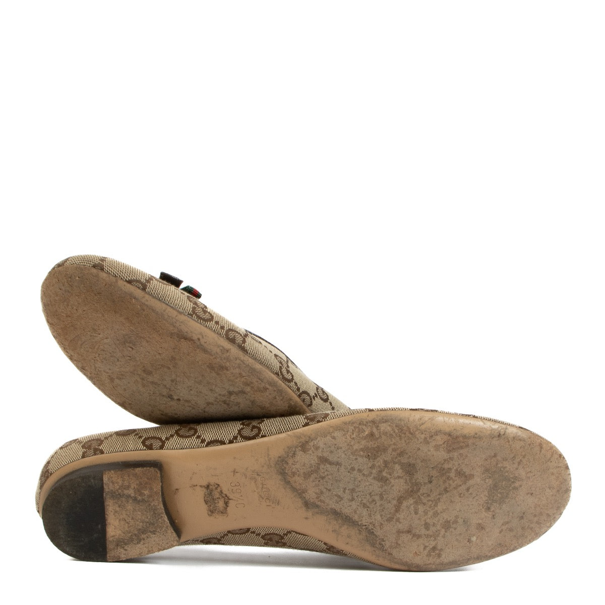 Shop safe online at Labellov in Antwerp, Brussels and Knokke these 100% authentic second hand Gucci GG Canvas Ballerina Flats - size 39,5