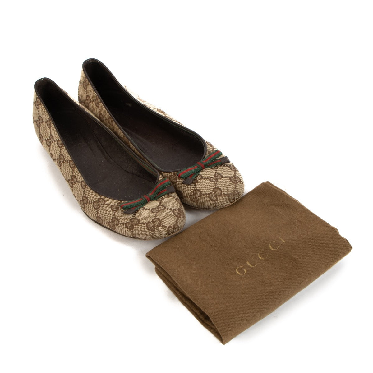 Shop safe online at Labellov in Antwerp, Brussels and Knokke these 100% authentic second hand Gucci GG Canvas Ballerina Flats - size 39,5