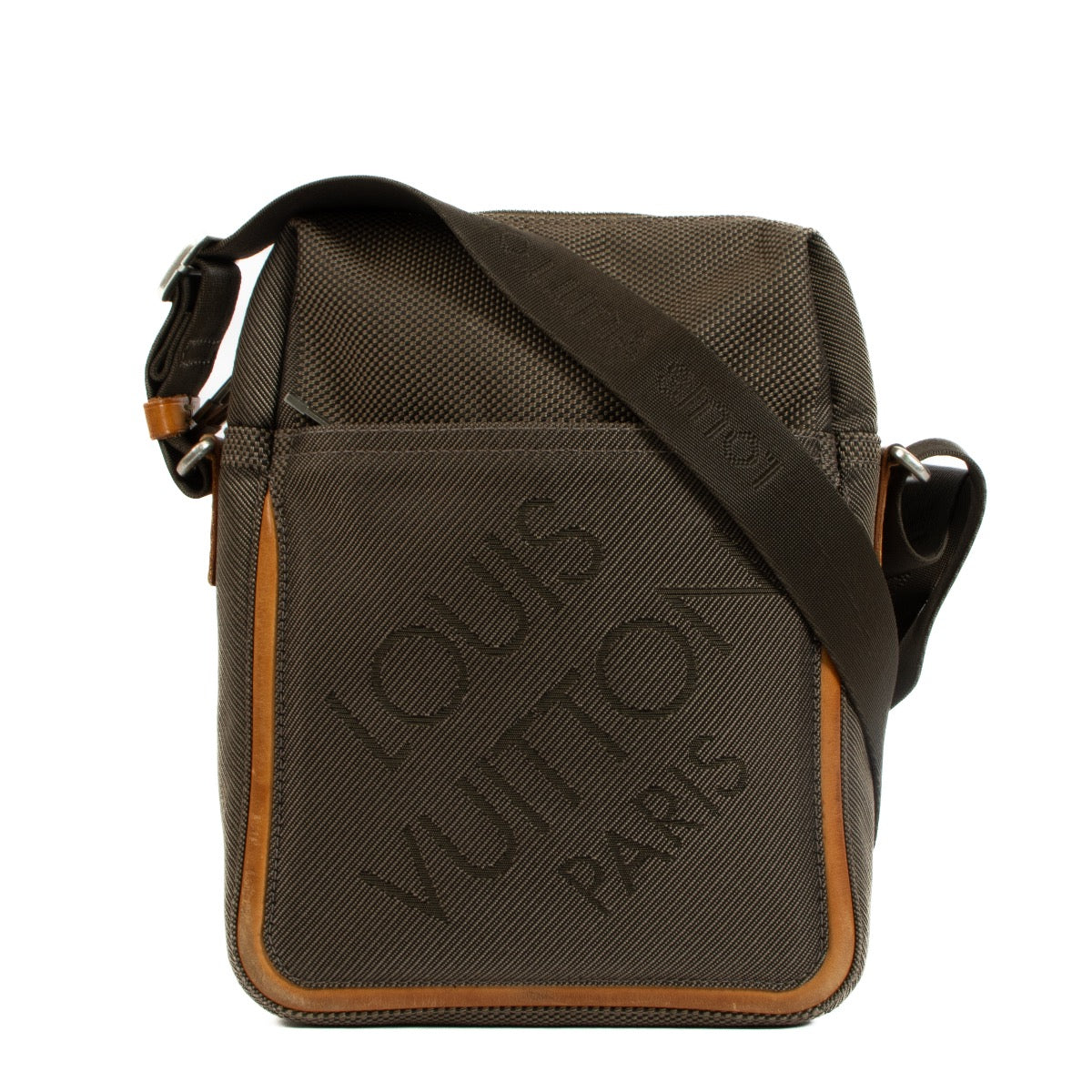 Shop safe online at Labellov in Antwerp, Brussels and Knokke this 100% authentic second hand Louis Vuitton Geant Canvas Citadin Crossbody