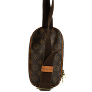 Shop safe online at Labellov in Antwerp, Brussels and Knokke this 100% authentic second hand Louis Vuitton Monogram Canvas Pochette Gange Crossbody Bag
