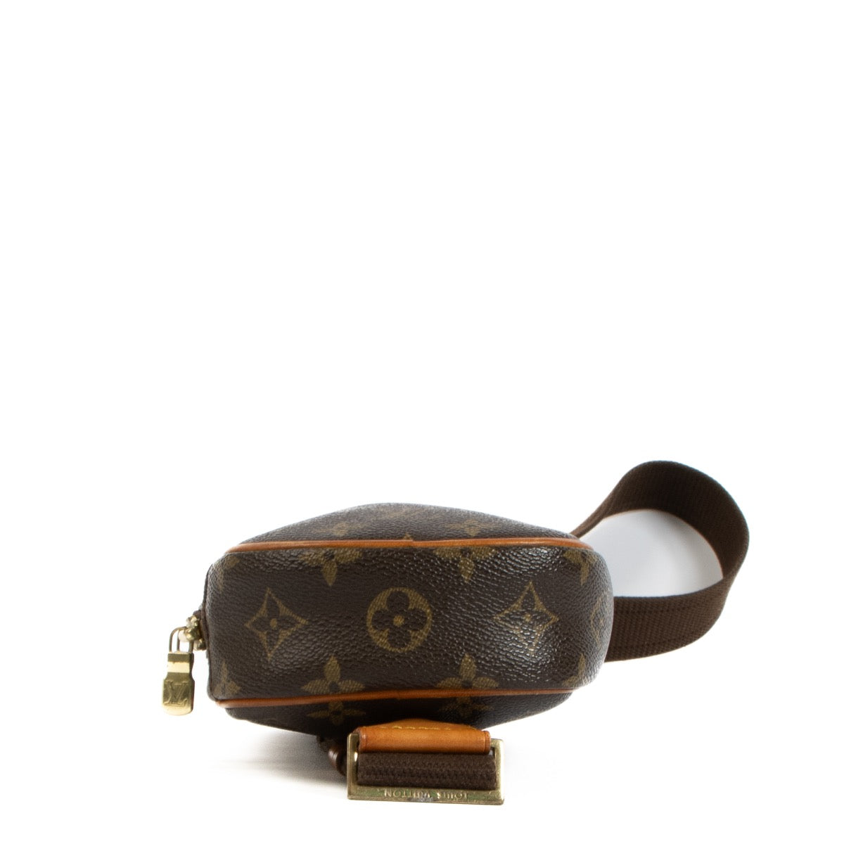 Shop safe online at Labellov in Antwerp, Brussels and Knokke this 100% authentic second hand Louis Vuitton Monogram Canvas Pochette Gange Crossbody Bag