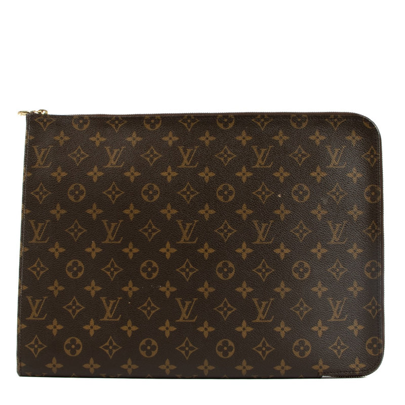 Shop safe online at Labellov in Antwerp, Brussels and Knokke this 100% authentic second hand Louis Vuitton Monogram Canvas Etui Voyager GM Laptop Case