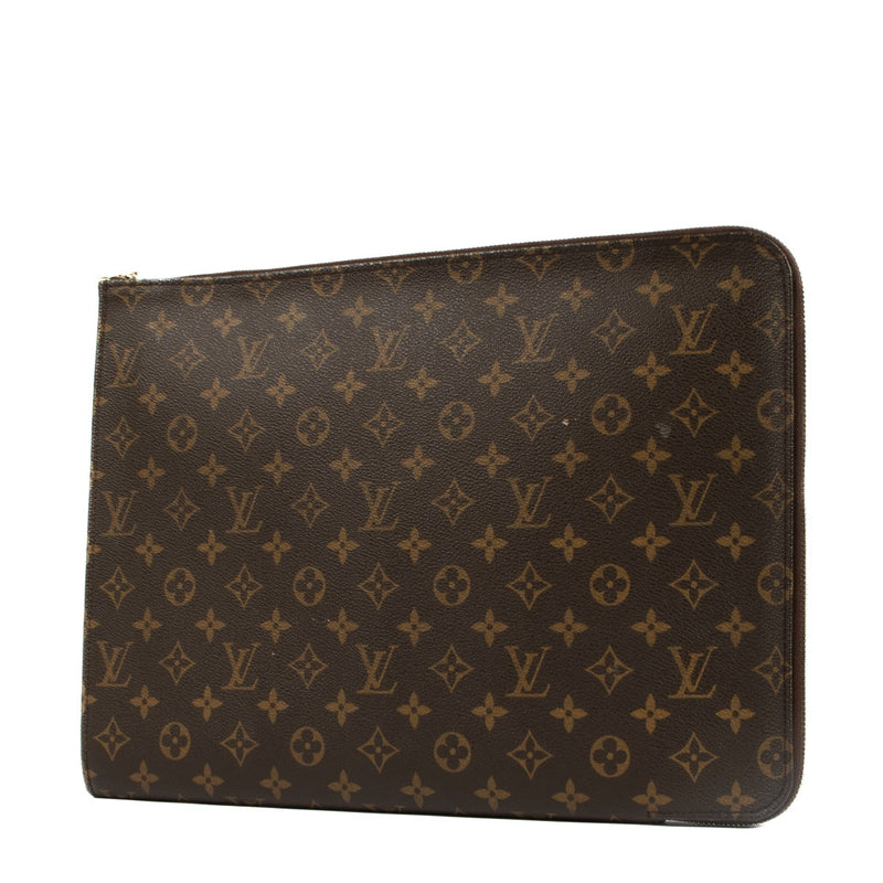 Shop safe online at Labellov in Antwerp, Brussels and Knokke this 100% authentic second hand Louis Vuitton Monogram Canvas Etui Voyager GM Laptop Case