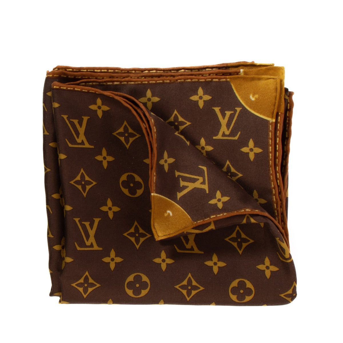 Shop safe online at Labellov in Antwerp, Brussels and Knokke this 100% authentic second hand Louis Vuitton Monogram Silk Square Scarf