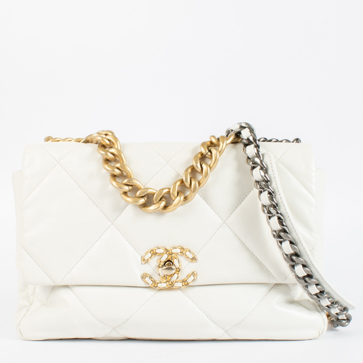 Chanel 19 Flap Bag in white lambskin with mixed-metal hardware. A modern Chanel icon in very good condition, perfect for day-to-night styling.