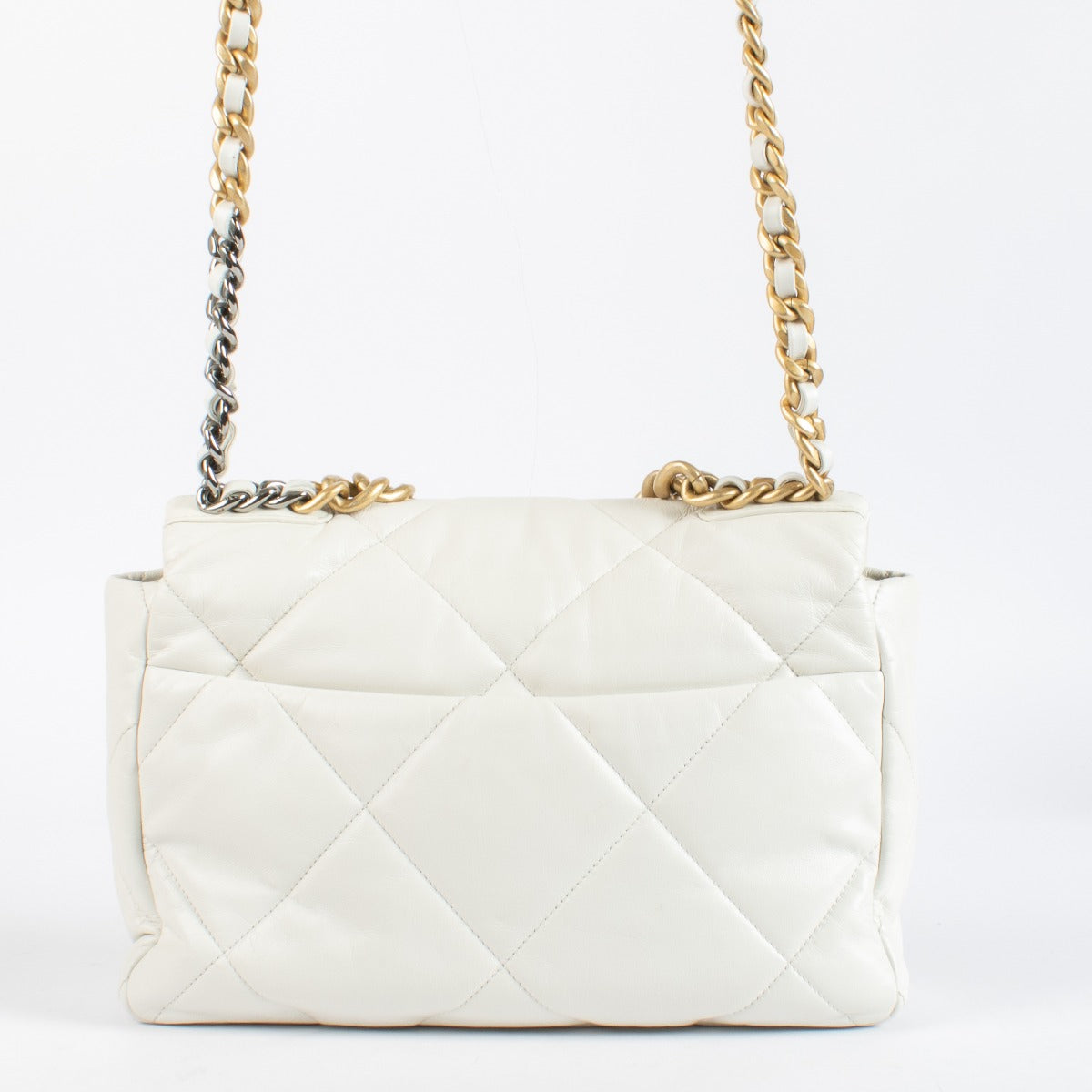 Chanel 19 Flap Bag in white lambskin with mixed-metal hardware. A modern Chanel icon in very good condition, perfect for day-to-night styling.