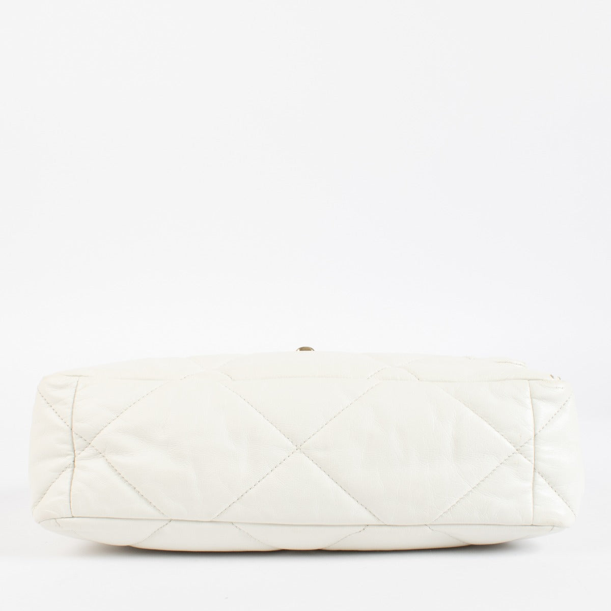 Chanel 19 Flap Bag in white lambskin with mixed-metal hardware. A modern Chanel icon in very good condition, perfect for day-to-night styling.