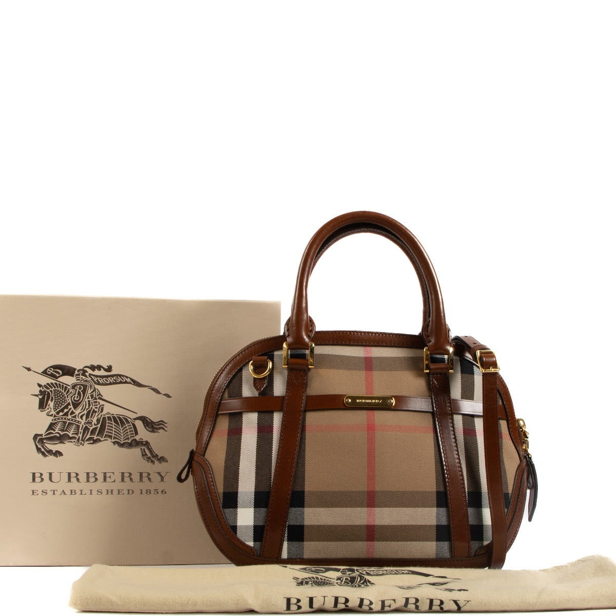 Shop safe online at Labellov in Antwerp, Brussels and Knokke this 100% authentic second hand Burberry Nova Check Orchard Shoulder Bag