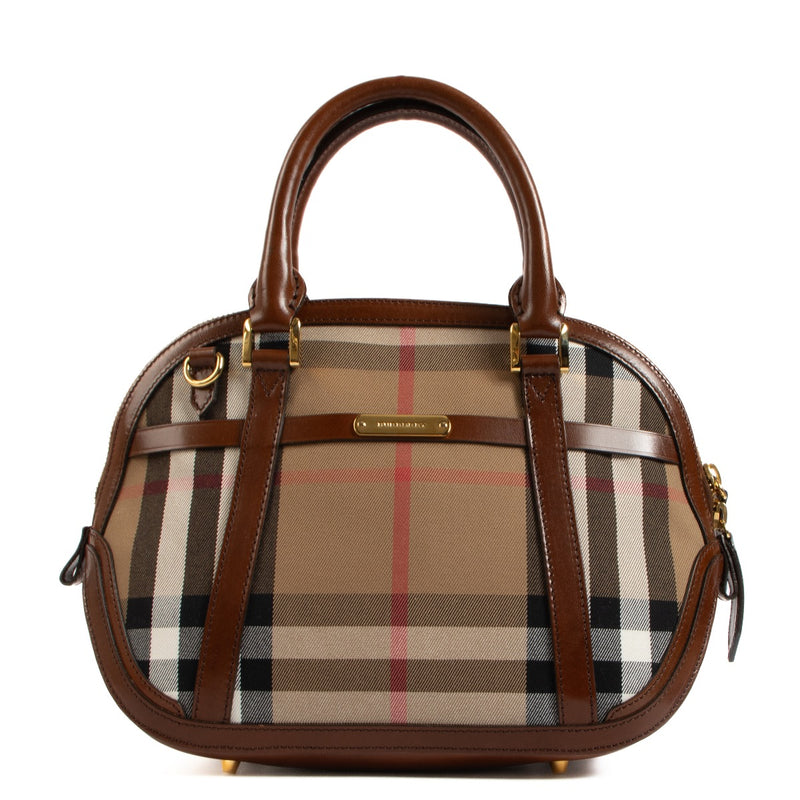 Shop safe online at Labellov in Antwerp, Brussels and Knokke this 100% authentic second hand Burberry Nova Check Orchard Shoulder Bag