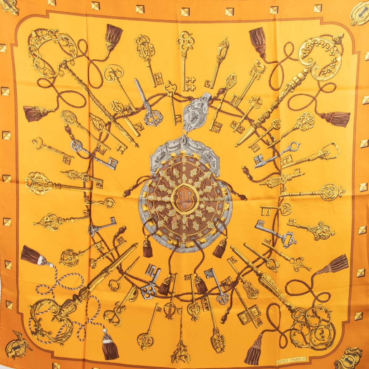 Shop safe online at Labellov in Antwerp, Brussels and knokke this 100% authentic second hand Hermès Ochre Yellow Les Clés Silk Carré 90 Scarf