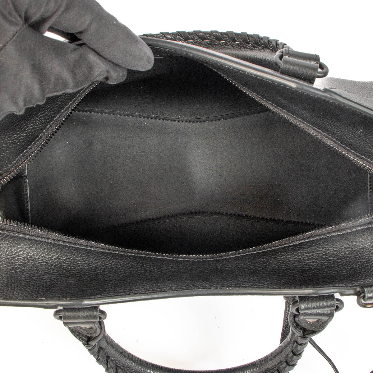 Buy real preloved Balenciaga black Neo Classic small top handle at Labellov.com or Labellov Antwerp, Brussels, Knokke.