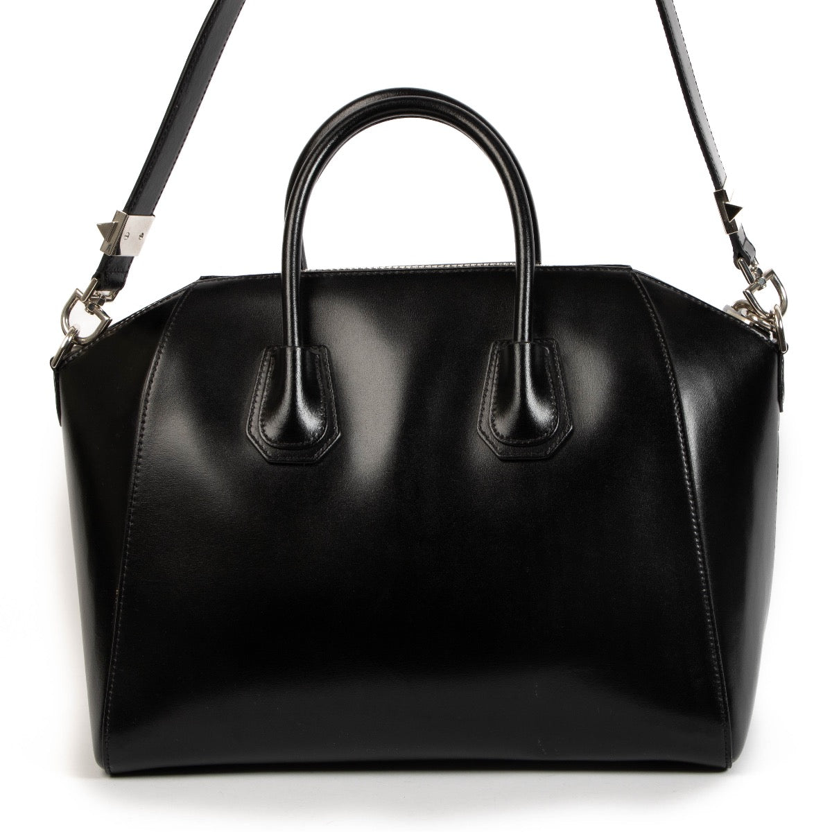 shop safe online at Labellov in Antwerp, Brussels and Knokke this 100% authentic second hand Givenchy Black Box Calfskin Medium Antigona Shoulder Bag