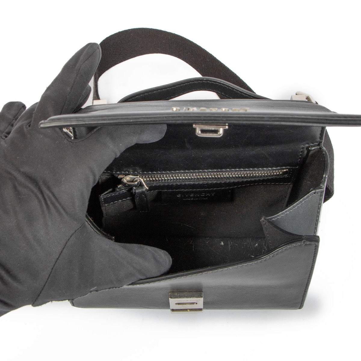 Shop safe online at Labellov in Antwerp, Brussels and Knokke this 100% authentic second hand Givenchy Black Pandora Box Crossbody