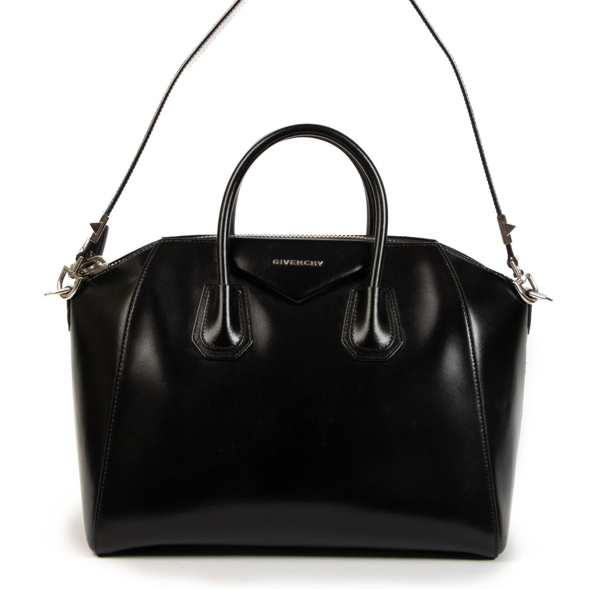 shop safe online at Labellov in Antwerp, Brussels and Knokke this 100% authentic second hand Givenchy Black Box Calfskin Medium Antigona Shoulder Bag