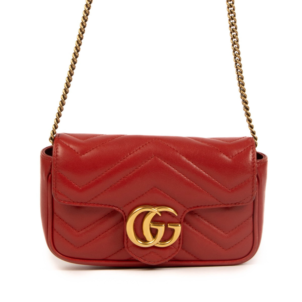 Shop safe online at Labellov in Antwerp, Brussels and Knokke this 100% authentic second hand Gucci Red Matelassé Leather Micro GG Marmont Crossbody