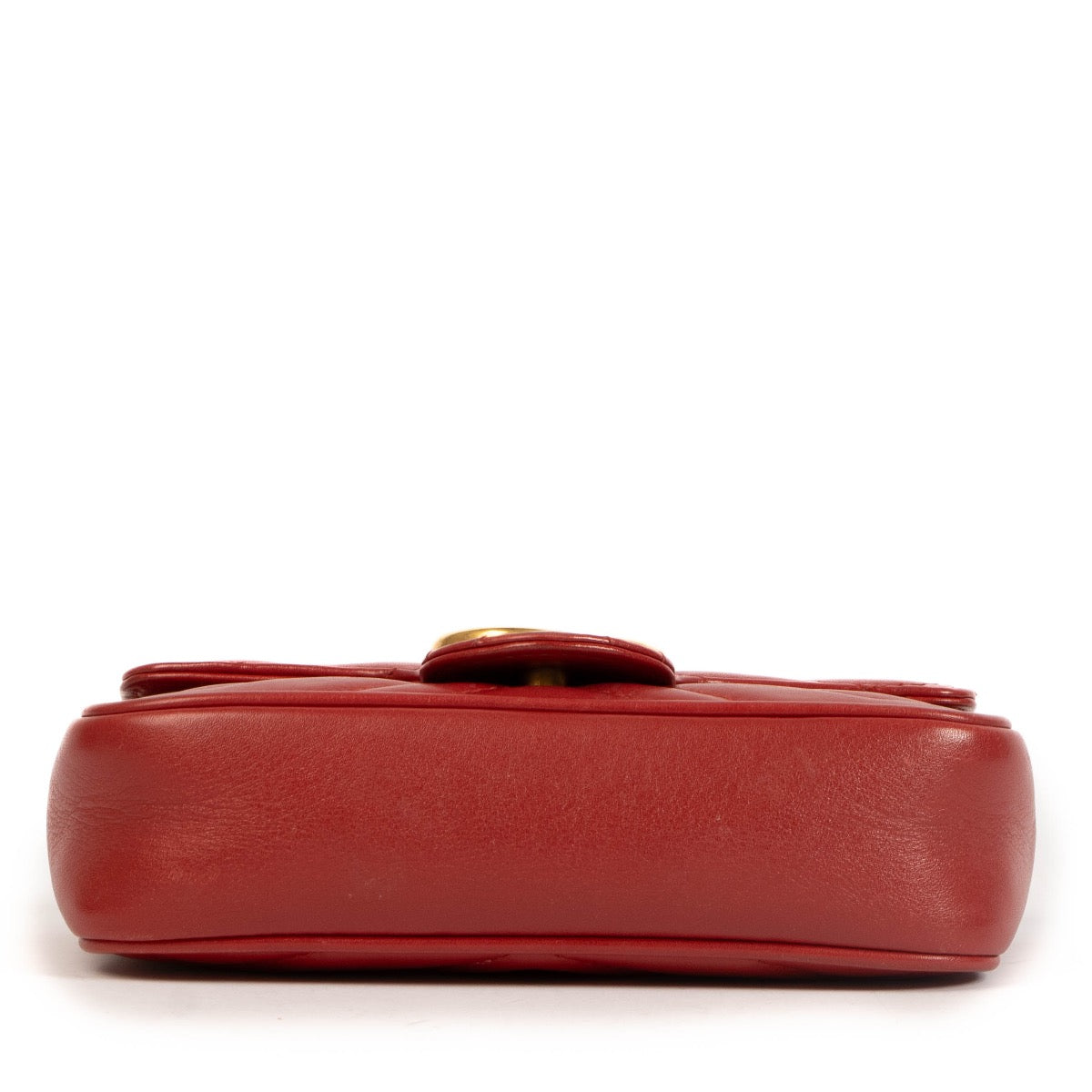 Shop safe online at Labellov in Antwerp, Brussels and Knokke this 100% authentic second hand Gucci Red Matelassé Leather Micro GG Marmont Crossbody