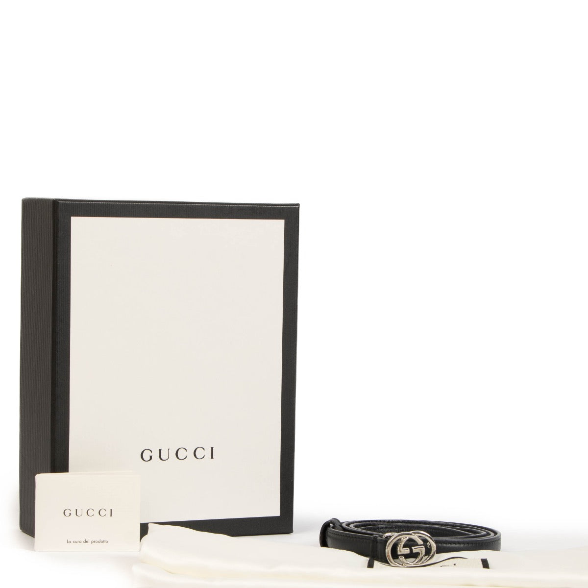 Shop safe online at Labellov in Antwerp, Brussels and Knokke this 100% authentic second hand Gucci Black Leather Thin Belt - size 90