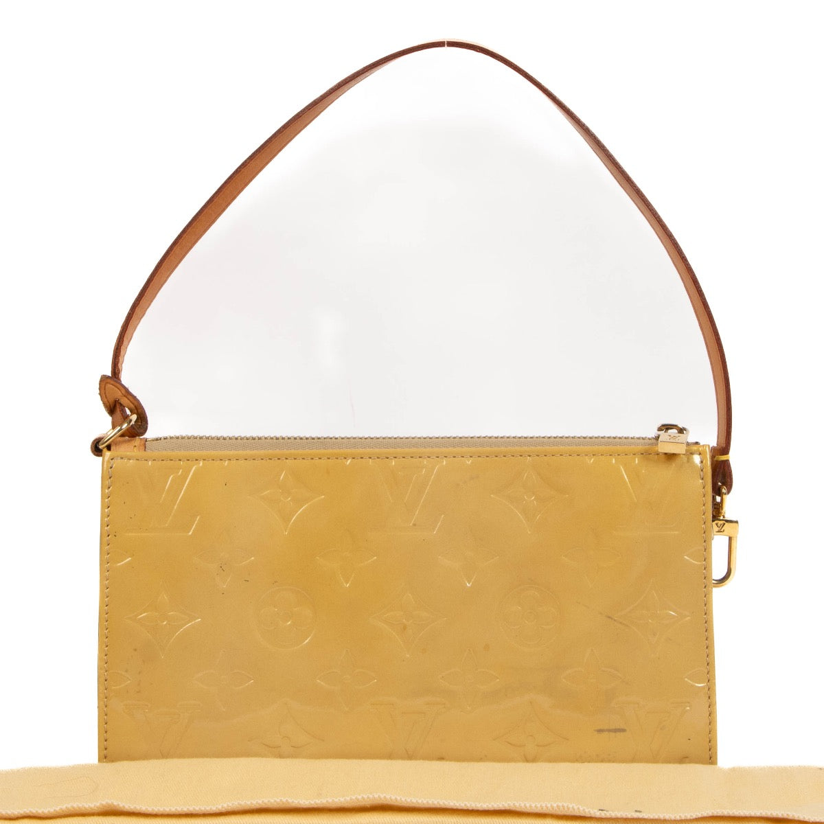 Buy real Louis Vuitton vintage preloved beige Lexington pochette in patent leather at Labellov Antwerp, Knokke or Brussels